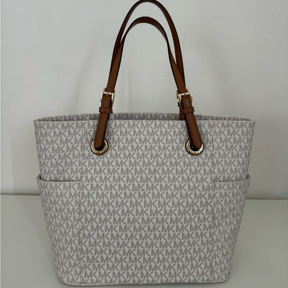 Michael Kors Jet Set Travel Medium East West Signature Monogram Tote - Picture 4 of 10